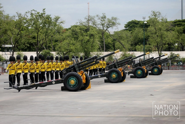 ป.1พัน.1รอ. ยิงสลุตหลวง 21 นัดถวายพระพรชัยในหลวง รัชกาลที่10