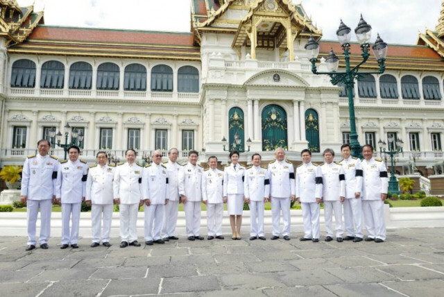 "ยิ่งลักษณ์-สมชาย"- คณะเพื่อไทย ลงนามถวายพระพร รัชกาลที่ 10