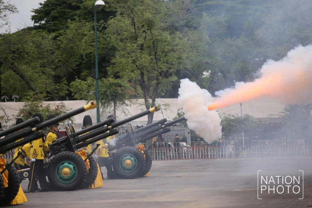 ป.1พัน.1รอ. ยิงสลุตหลวง 21 นัดถวายพระพรชัยในหลวง รัชกาลที่10