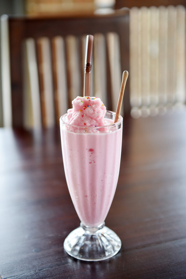 The old friends by lake and cottages ร้านอาหารสไตล์อังกฤษ ริมอ่างเก็บน้ำ โคราช