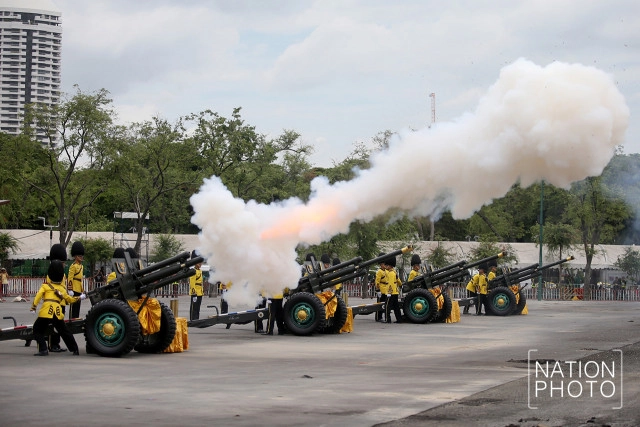 ป.1พัน.1รอ. ยิงสลุตหลวง 21 นัดถวายพระพรชัยในหลวง รัชกาลที่10