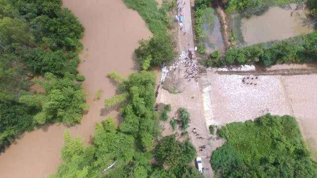 ต.เนินกุ่ม พิษณุโลก อ่วม น้ำล้นคลองท่วมหลายหมู่บ้าน