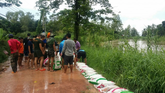 ต.เนินกุ่ม พิษณุโลก อ่วม น้ำล้นคลองท่วมหลายหมู่บ้าน