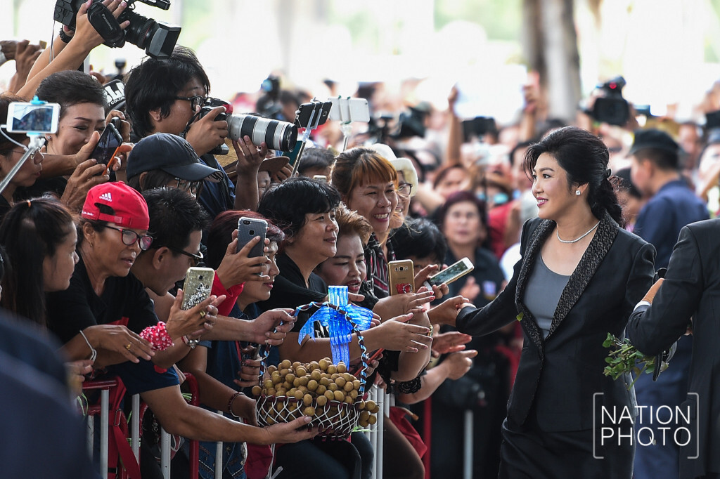 เสื้อแดงแห่ให้กำลังใจ "ยิ่งลักษณ์" ตำรวจ 3 กองร้อยคุมเข้ม! เสื้อแดงแห่ให้กำลังใจ "ยิ่งลักษณ์" ตำรวจ 3 กองร้อยคุมเข้ม!