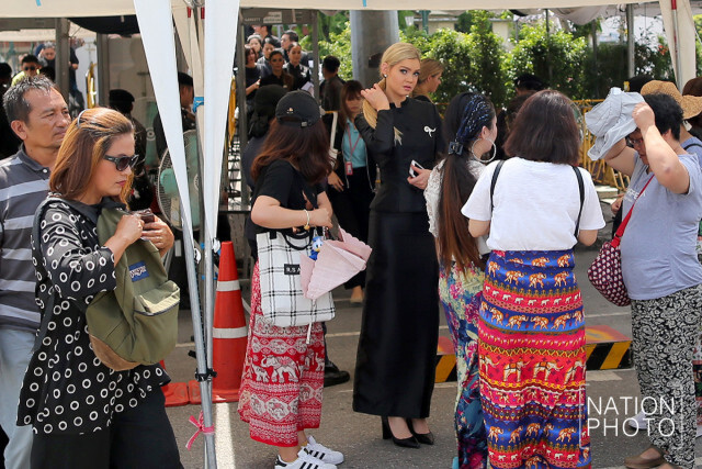 มิสเวิลด์ออสเตรเลีย เดินทางเข้ากราบพระบรมศพในหลวงร. 9