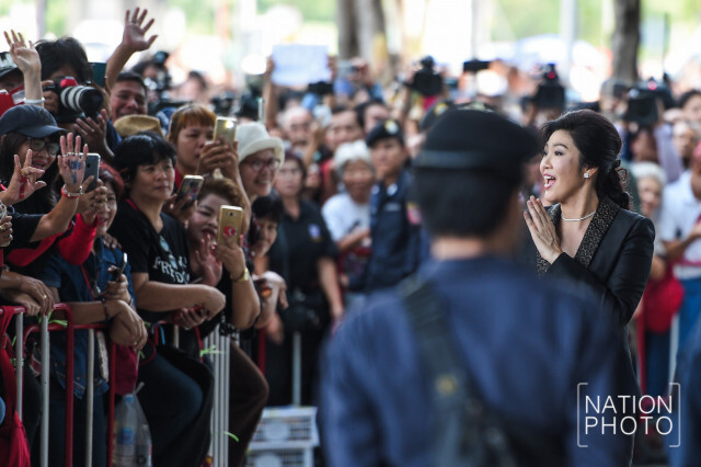เสื้อแดงแห่ให้กำลังใจ "ยิ่งลักษณ์" ตำรวจ 3 กองร้อยคุมเข้ม!