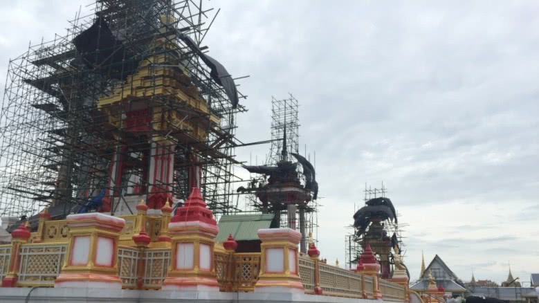 เดินหน้างานภูมิทัศน์พระเมรุมาศ เดินหน้างานภูมิทัศน์พระเมรุมาศ