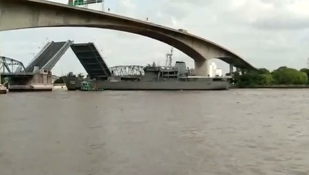 "ทร."พร้อมรับผิดชอบรล.สุรินทร์ชนสะพานกรุงเทพ "ทร."พร้อมรับผิดชอบรล.สุรินทร์ชนสะพานกรุงเทพ