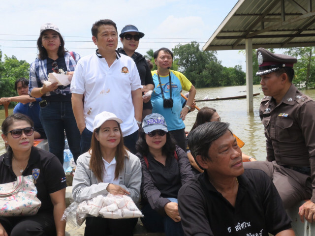 " นิด้า ร่วมใจ ช่วยภัย น้ำท่วม"