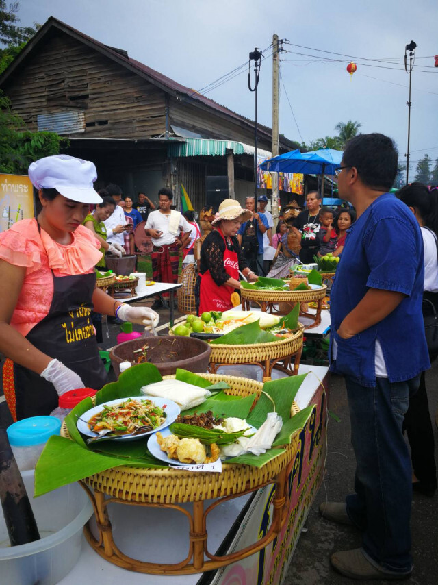 ลีลาสุดแซ่บ
เฟ้นหา "ของดีท่าพระ" 100 ปี 
คัดของอร่อย ไก่ย่าง และส้มตำ