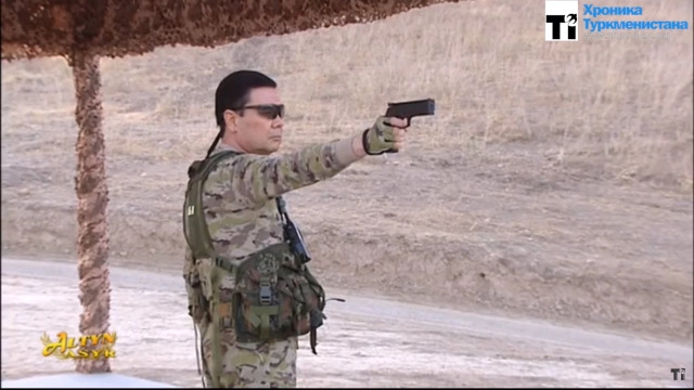 ผู้นำเติร์กเมนิสถาน สุดแอ็คชั่น นำฝึกหน่วยรบพิเศษเอง หน้าคล้าย "นายกฯตู่" อย่างมาก