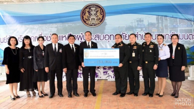 "นายกฯ" ควัก 1 แสน ช่วยน้ำท่วม