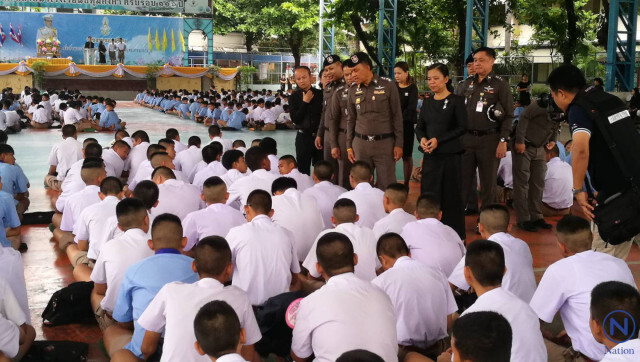 "ศานิตย์" ถกอาจารย์ ร.ร.ปทุมคงคา / นัดประชุมใหญ่ 9 ส.ค. 60