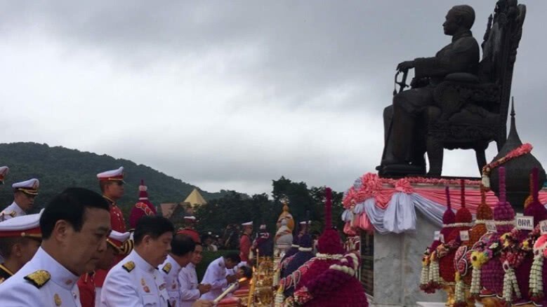 "ประยุทธ์" นำองคมนตรี-ครม.-บิ๊กทหาร ร่วมงานสถาปนาจปร. "ประยุทธ์" นำองคมนตรี-ครม.-บิ๊กทหาร ร่วมงานสถาปนาจปร.