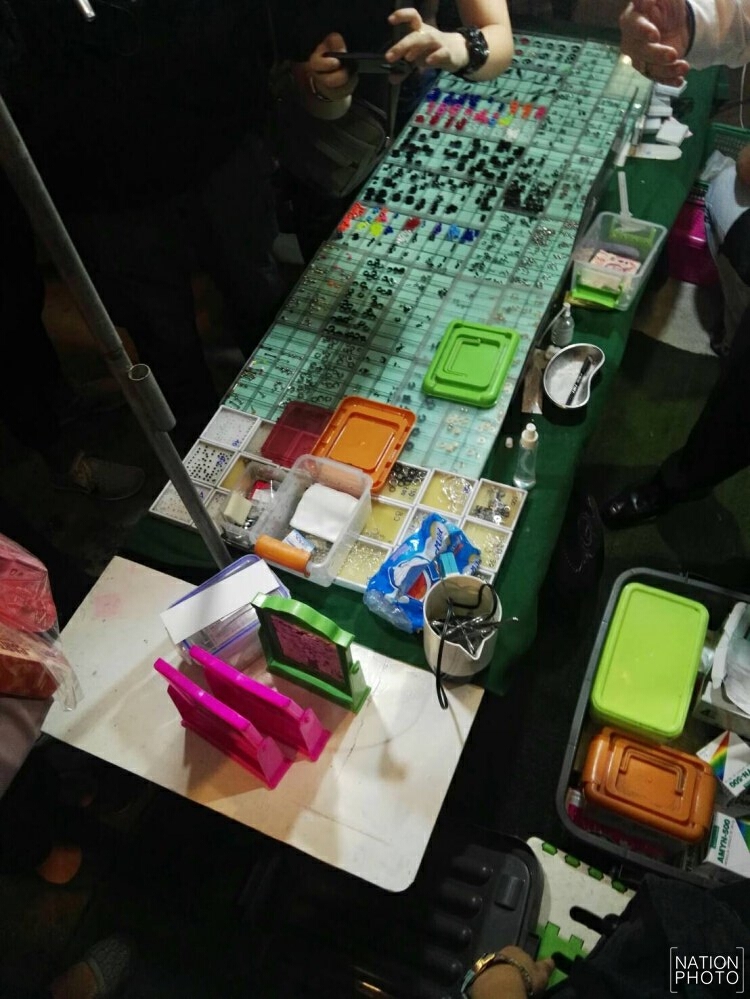จับแล้ว! ร้านเจาะลักยิ้มย่านจตุจักรโดน 2 ข้อหา