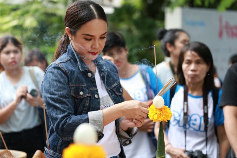 'วี' ควง  'กีตาร์' นำทีมนักแสดงบวงสรวงละครเรื่องใหม่