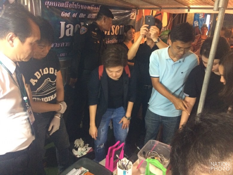 จับแล้ว! ร้านเจาะลักยิ้มย่านจตุจักรโดน 2 ข้อหา