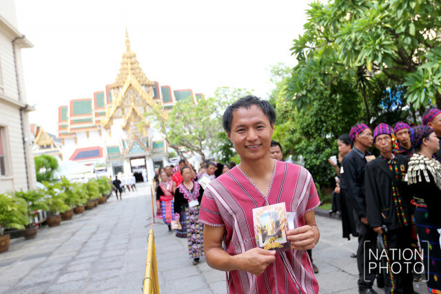 ชาวเขาโครงการหลวงเดินทางมากราบสักการะพระบรมศพ รัชกาลที่ 9