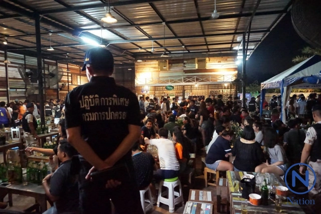 อาจารย์สุดทน
ร้องฝ่ายปกครองเช็คบิล
ร้าน"มหานครลอนดอน"
ตั้งใกล้มหาวิทยาลัย