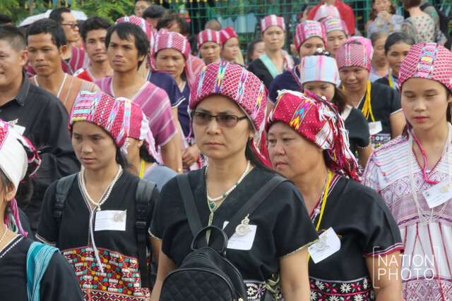 ชาวเขาโครงการหลวงเดินทางมากราบสักการะพระบรมศพ รัชกาลที่ 9