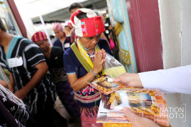ชาวเขาโครงการหลวงเดินทางมากราบสักการะพระบรมศพ รัชกาลที่ 9
