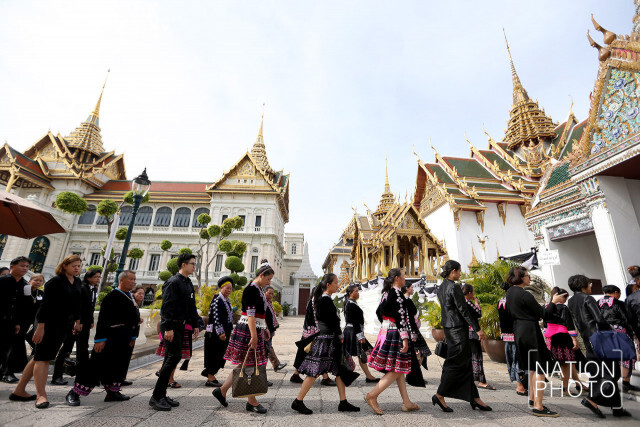 ชาวเขาโครงการหลวงเดินทางมากราบสักการะพระบรมศพ รัชกาลที่ 9