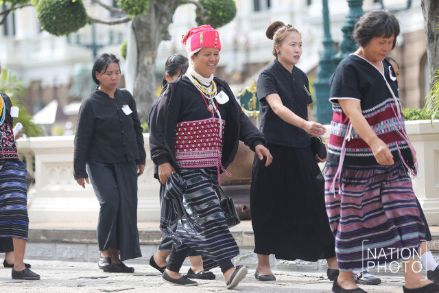 ชาวเขาโครงการหลวงเดินทางมากราบสักการะพระบรมศพ รัชกาลที่ 9