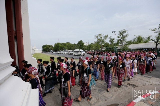 ชาวเขาโครงการหลวงเดินทางมากราบสักการะพระบรมศพ รัชกาลที่ 9