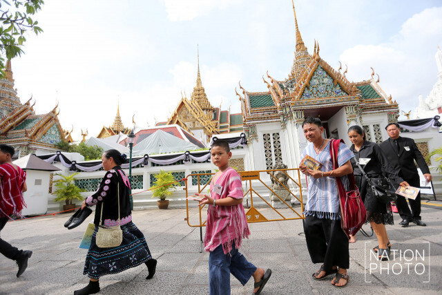 ชาวเขาโครงการหลวงเดินทางมากราบสักการะพระบรมศพ รัชกาลที่ 9