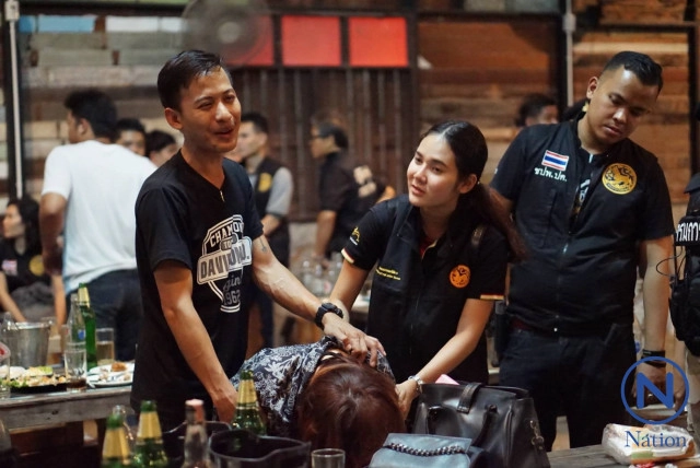 อาจารย์สุดทน
ร้องฝ่ายปกครองเช็คบิล
ร้าน"มหานครลอนดอน"
ตั้งใกล้มหาวิทยาลัย