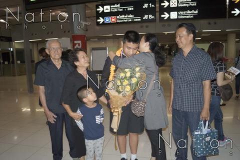 อบอุ่น!!นร.ไทยคว้ารางวัลคณิตโอลิมปิกกลับถึงไทย
