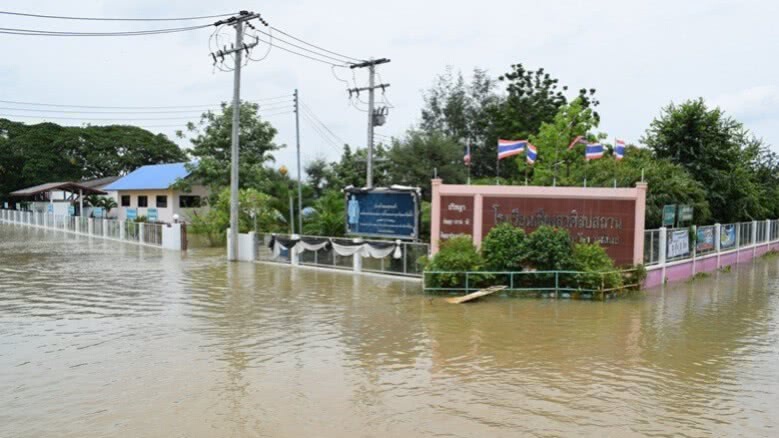 เปิดศูนย์ช่วยร.ร.-นร.กาฬสินธุ์ประสบเหตุน้ำท่วม เปิดศูนย์ช่วยร.ร.-นร.กาฬสินธุ์ประสบเหตุน้ำท่วม