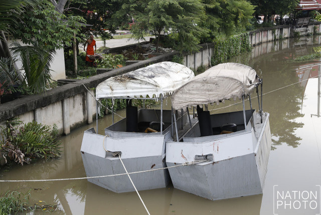 ทัพเรือนำ "เรือผลักดันน้ำ" เข้าติดตั้งในคลองบางพูดเพิ่ม เพื่อช่วยระบายน้ำ ถ.แจ้งวัฒนะ