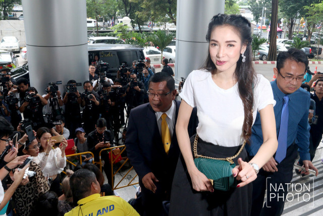 "แพท ณปภา" รายงานตัวศาลครั้งสุดท้าย
