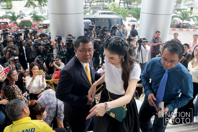 "แพท ณปภา" รายงานตัวศาลครั้งสุดท้าย