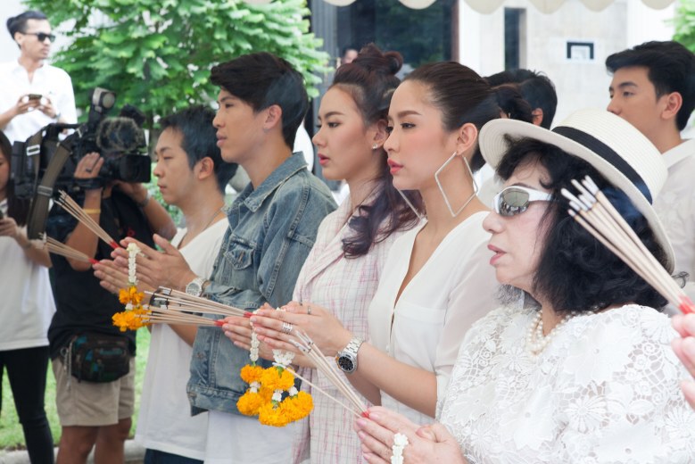 ดาราแน่นไฟว์สตาร์บวงสรวง 'ตี 3 ภาค 3'