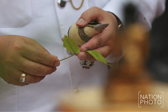 (ภาพชุด)พิธีบวงสรวงการจัดภูมิสถาปัตยกรรมแปลงนาข้าว ประกอบพระเมรุมาศในหลวงร.9