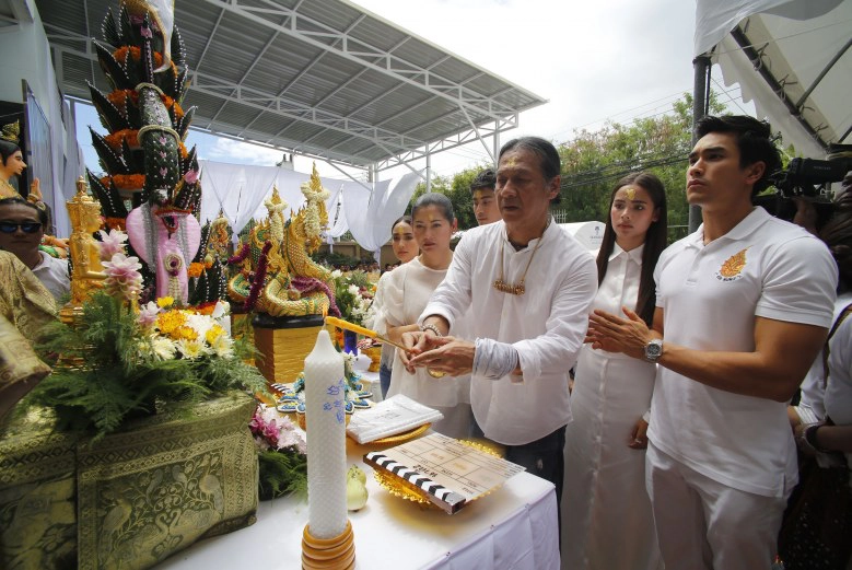 'อ๊อฟ' นำทีม 'แต้ว-เคน-ณเดชน์-ญาญ่า' เปิดกล้องหนัง ‘นาคี’