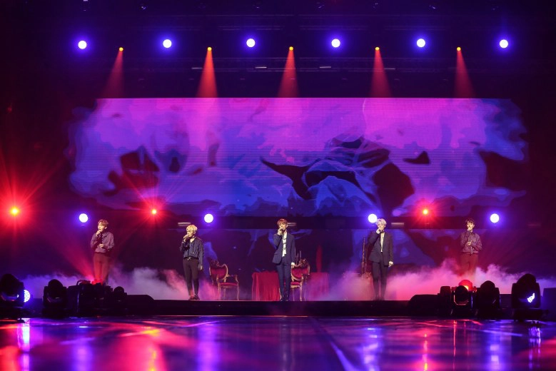 กรี๊ดสนั่น! 13 หนุ่ม SEVENTEEN แดนซ์สุดพลัง สาดความสุขให้แฟนๆ