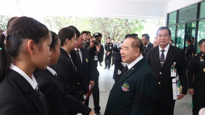 "บิ๊กป้อม” จะตามไปเชียร์ซีเกมส์ "บิ๊กป้อม” จะตามไปเชียร์ซีเกมส์