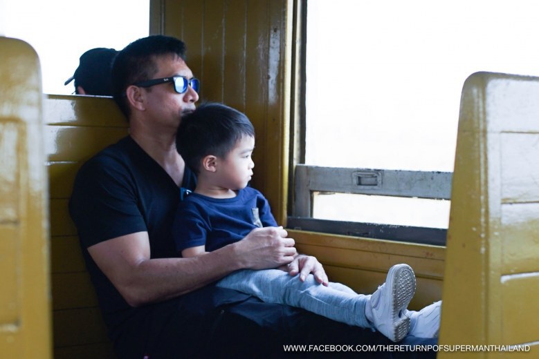 'น้องวิน' ดี๊ด๊า ขึ้น รถไฟครั้งแรก