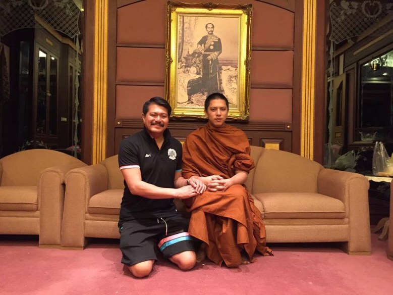 "พระกาโม่" บิณฑบาต ที่ร.ร.สวนกุหลาบ "วัน อยู่บำรุง" สวมบทเด็กวัด