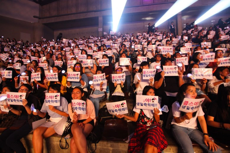 กรี๊ดสนั่น! 13 หนุ่ม SEVENTEEN แดนซ์สุดพลัง สาดความสุขให้แฟนๆ