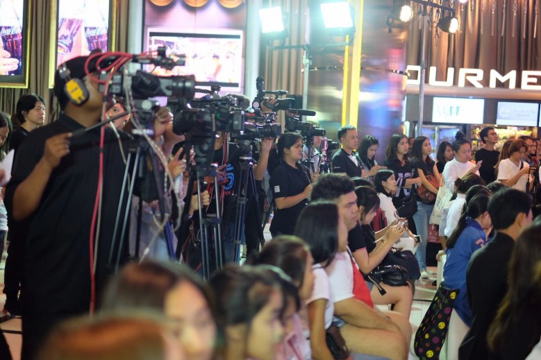 ทาเลนต์ วัน เปิดตัวรอบปฐมทัศน์ ภาพยนตร์เรื่อง 'you & me XXX'