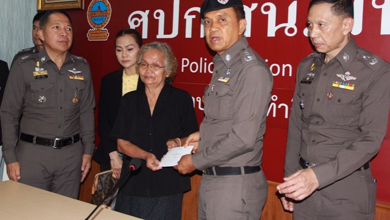 มอบเงินสวัสดิการให้ครอบครัว“ตร.”ที่จมน้ำขณะไล่จับผู้ต้องหา