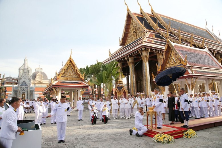 สมเด็จพระเจ้าอยู่หัว เสด็จฯ ไปทรงเททองหล่อพระพุทธรูป