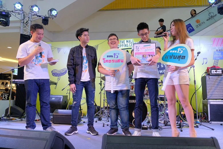 '15+ ไอคิวกระฉูด' นำทีมนักแสดงร่วม 'กระฉูดน้ำใจสู้น้ำท่วม'