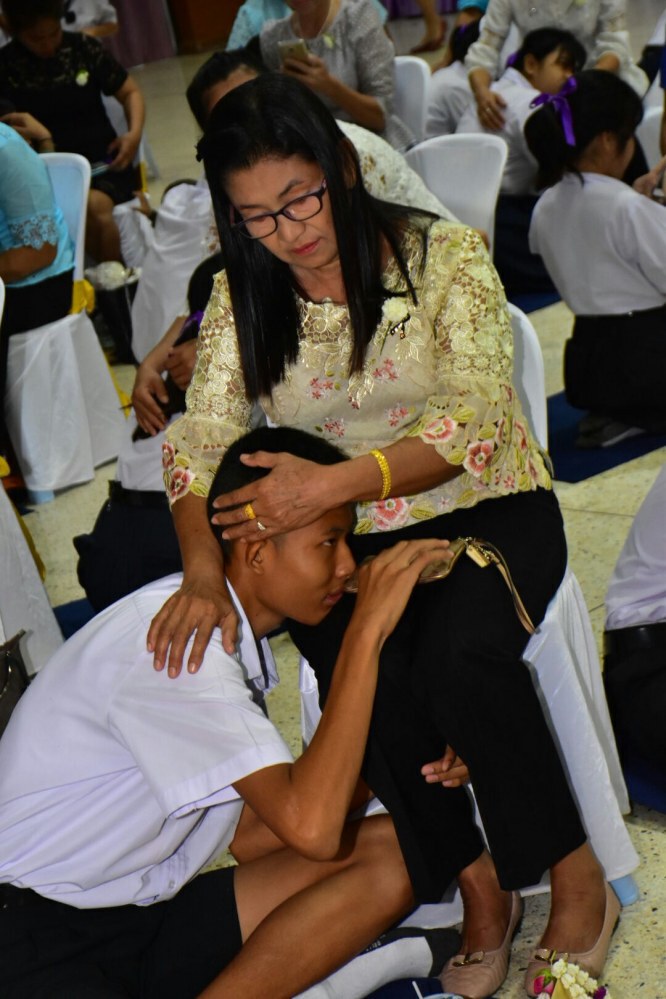 ร้อยดวงใจบอกรักแม่