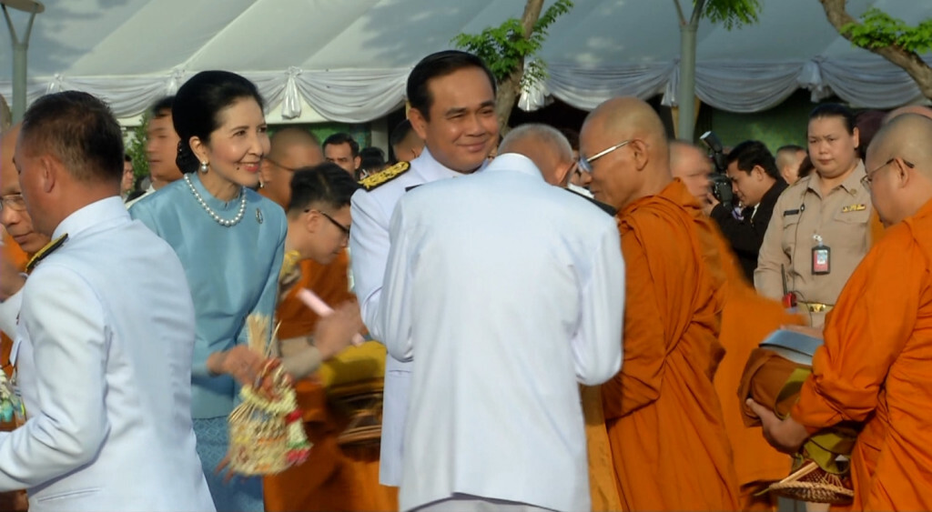 เก็บตกเที่ยง l 12-08-60 เก็บตกเที่ยง l 12-08-60