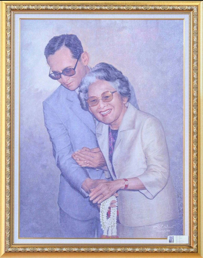 ชวนชมนิทรรศการ  "ธารศิลป์สายใยแห่งวันแม่"